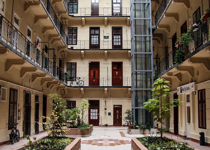 Silver Center מלון 3*