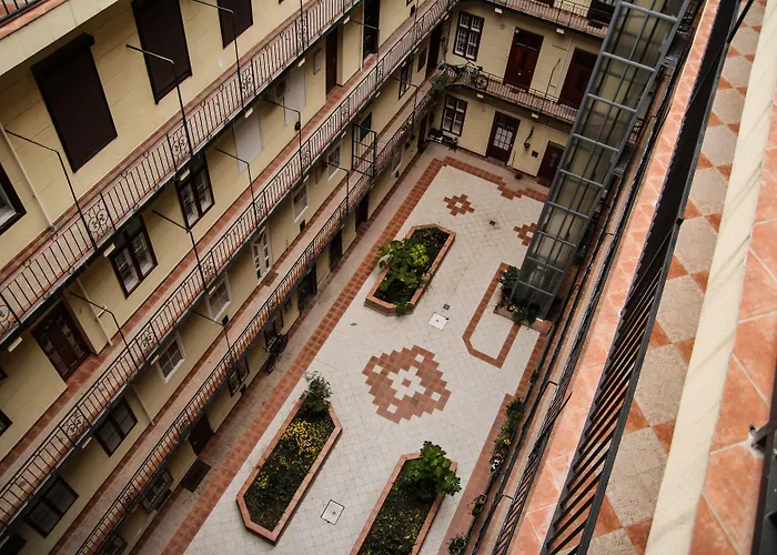 Silver Center מלון