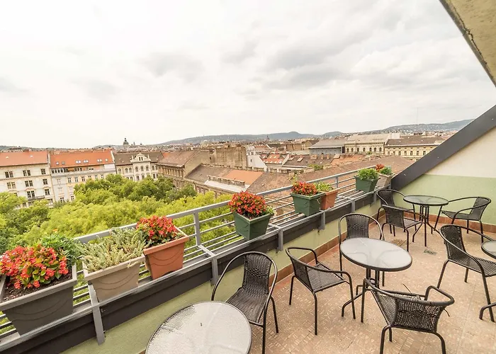 Silver Center מלון